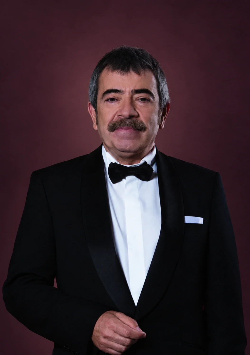Selçuk Yöntem jako Adnan